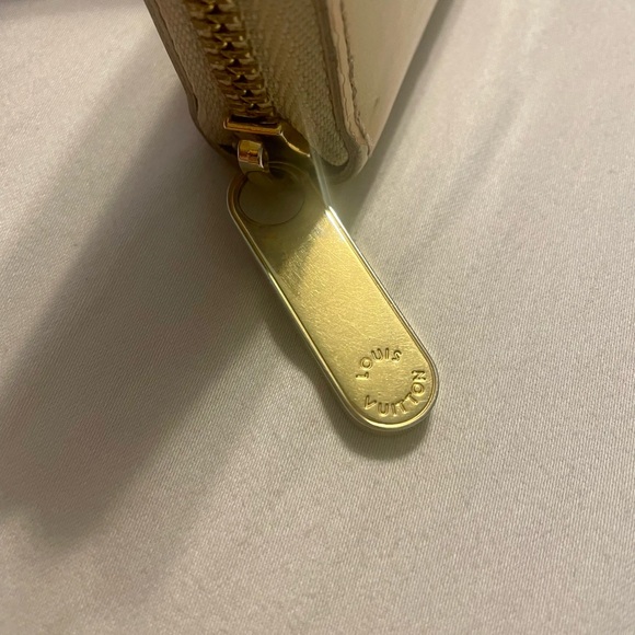 Louis Vuitton Monogram Vernis Wallet - Picture 3 of 6